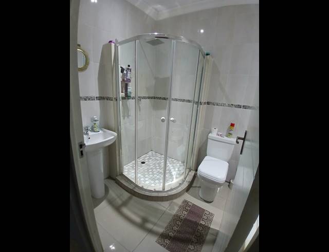 2 BEDROOM SIMPLEX FOR SALE IN LINCOLN MEADE